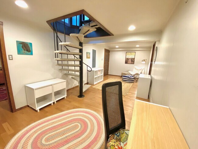 Building Photo - 1231 Hillcrest Dr