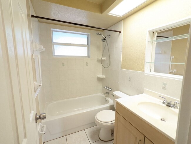 Building Photo - 3 bedroom, 2 FULL bathroom, 1320sq ft home with LVP flooring, spacious kitchen a LARGE backyard w...
