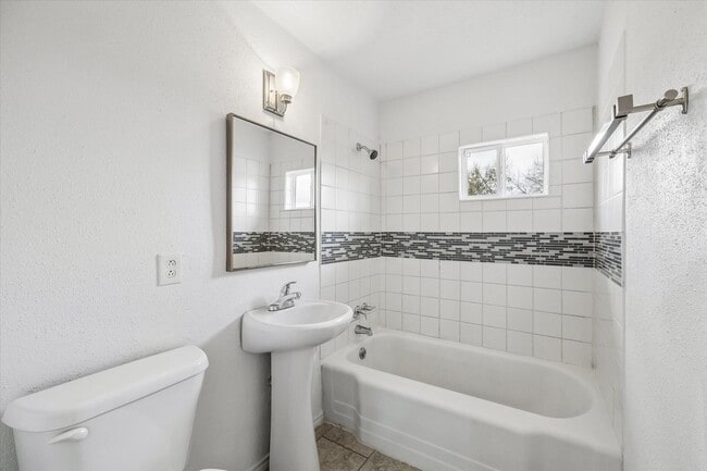 Building Photo - 609 Avenue M