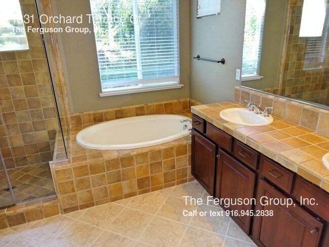 Building Photo - 1831 Orchard Terrace Ct