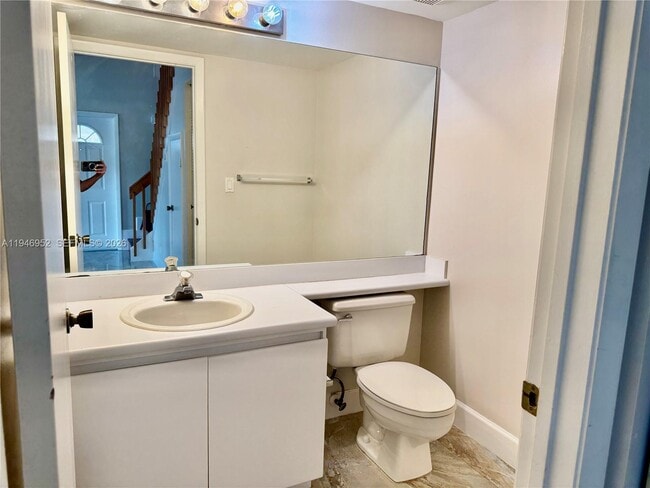 Building Photo - 549 Racquet Club Rd