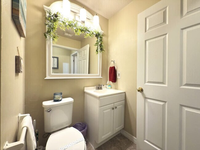 Building Photo - 900 Oxford Dr