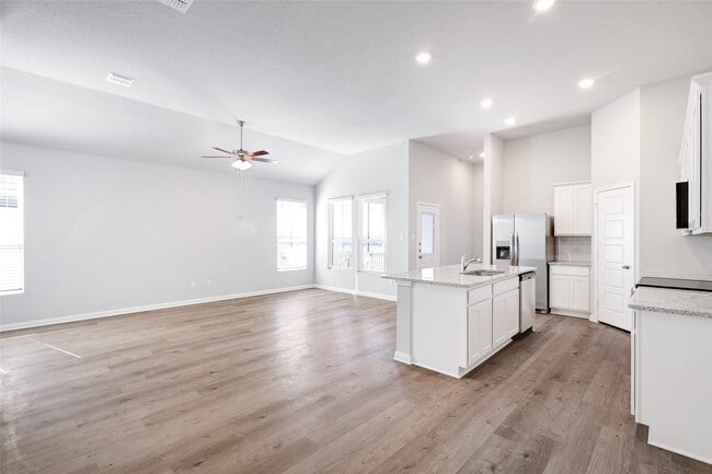 Building Photo - 324 Nespral Dr