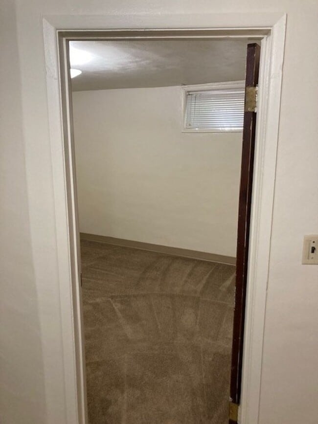 Building Photo - (487) 25th Street Duplex  2 Bdrm / 1 Bthrm