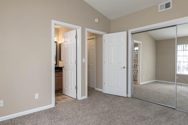 Building Photo - Modesto 2 Bedroom 2 Bath Condo "Parkview V...