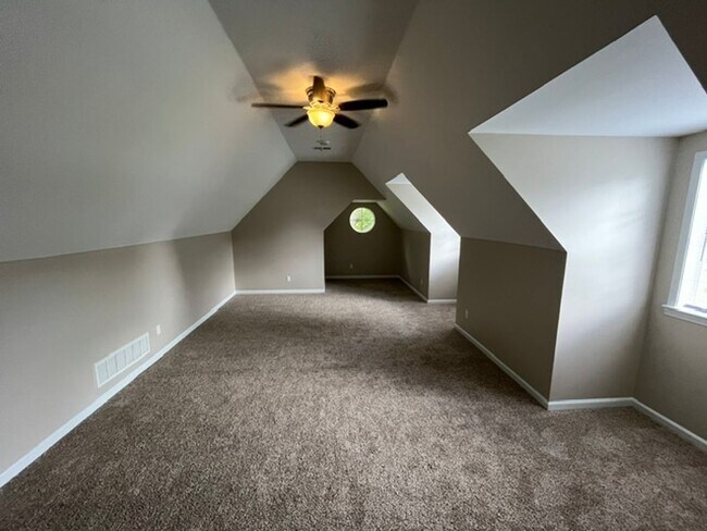 Building Photo - 440 Blue Lake Dr