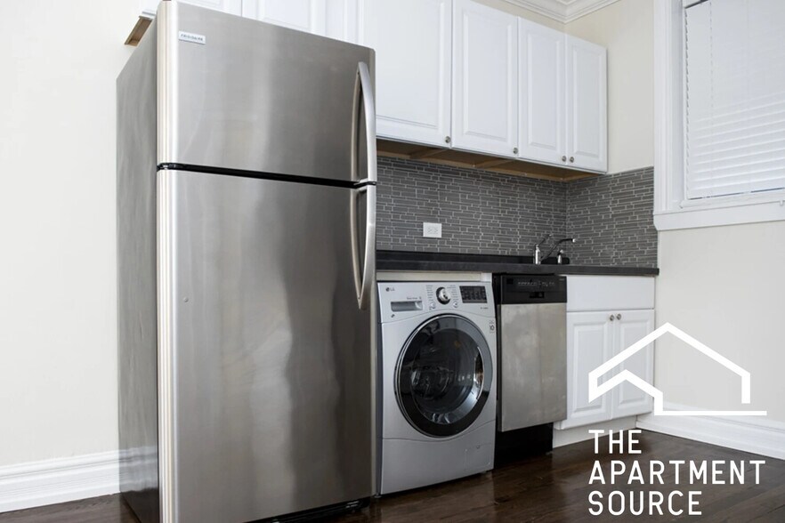 Building Photo - 1056 W Lill Ave