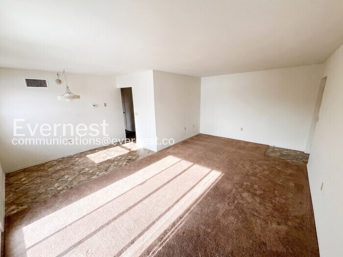 Building Photo - 12914 N Cresap St