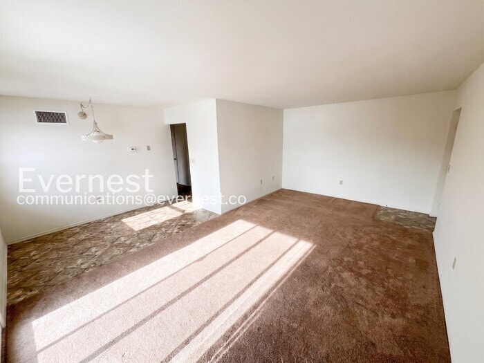 Building Photo - 12916 N Cresap St