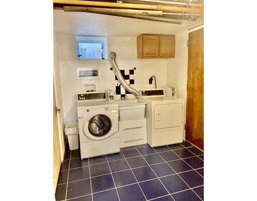 Building Photo - 726 Metropolitan Ave