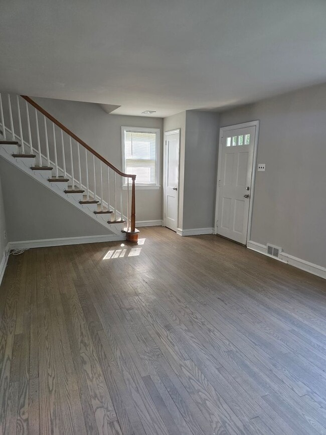 Building Photo - McDaniel Heights Single Family Home