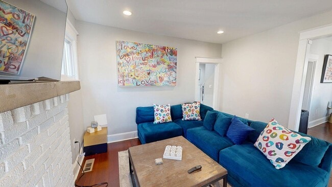 Building Photo - 1341 Franklin St NE