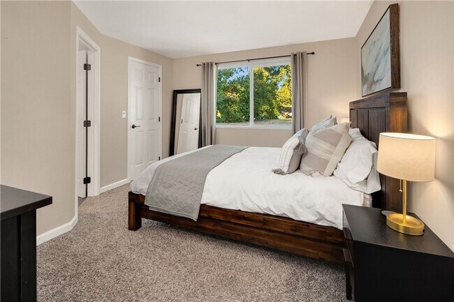 Building Photo - Updated 3 bed, 2 bath home in Greenwood