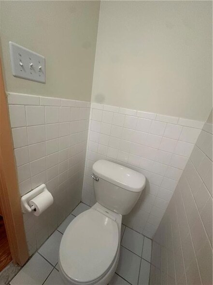 Building Photo - 2338 Dean St