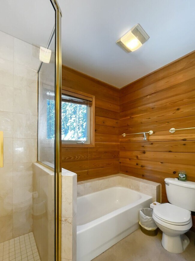 Building Photo - Luxury Home in the woods with unparalleled views! Garage! Pets Negotiable! Hot tub!