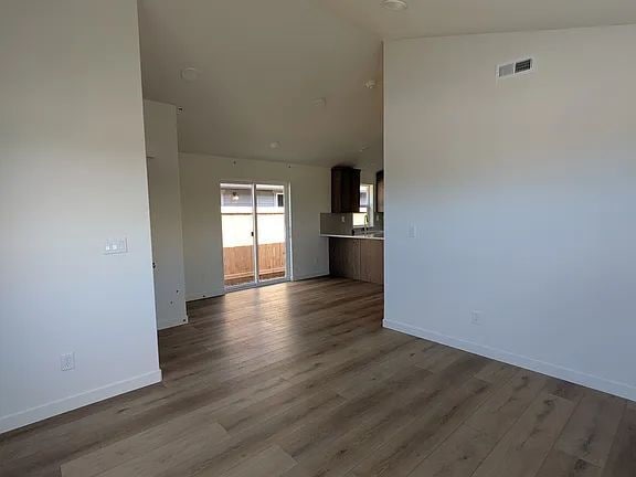 Building Photo - "Charming 3-Bed, 2-Bath Retreat in OR with Cozy 1058 Sq Ft of Comfort!"