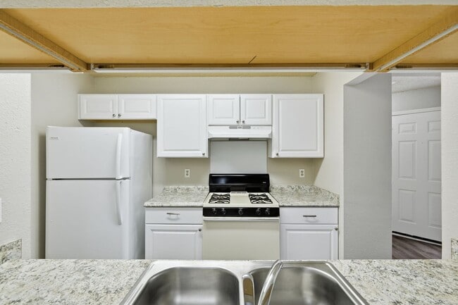 Building Photo - 2129 Andover Dr