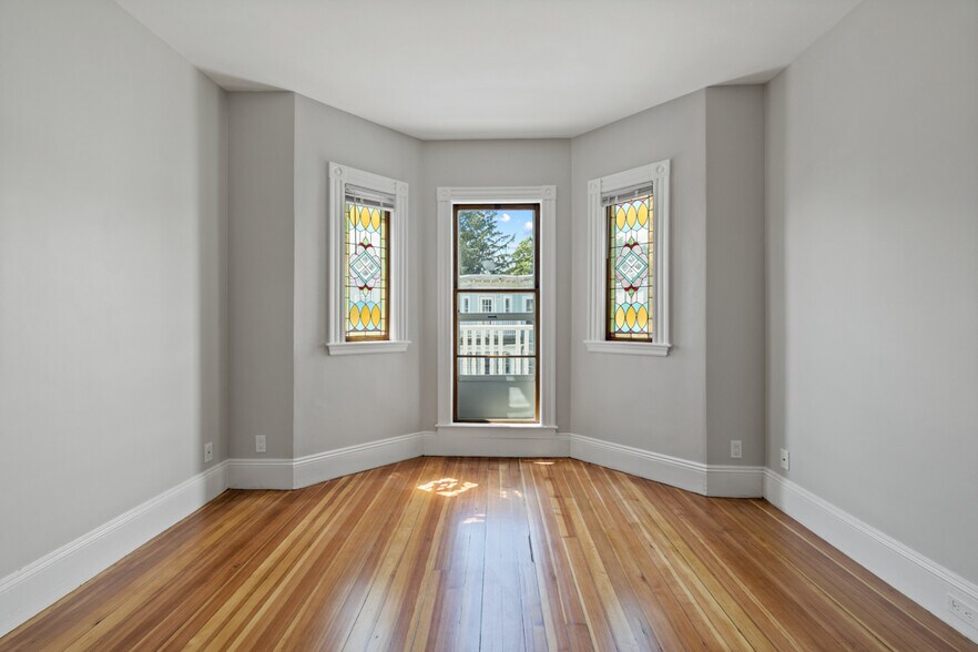 Building Photo - 19 Taft St