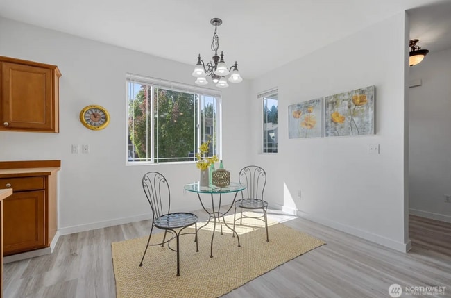 Building Photo - 4 Bed + Bonus Room, 2.5 Bath Home in Coyot...