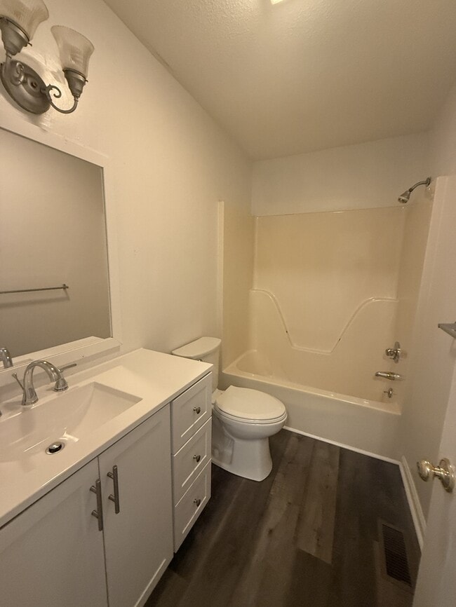 Building Photo - 203 S Lincoln St