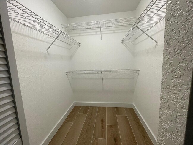 Building Photo - 12472 SW 44th Ct