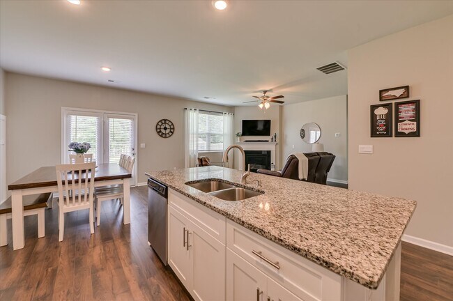 Building Photo - 7046-7046 Sideboard Xing