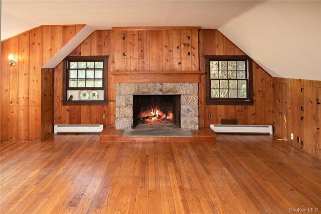 Building Photo - 332 Quaker Hill Rd