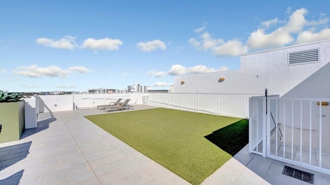 Building Photo - 3200 S Ocean Blvd