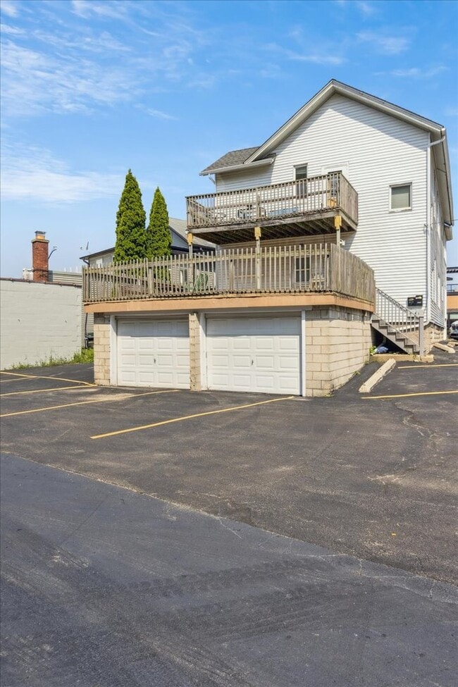 Building Photo - 1013 Maple Ave