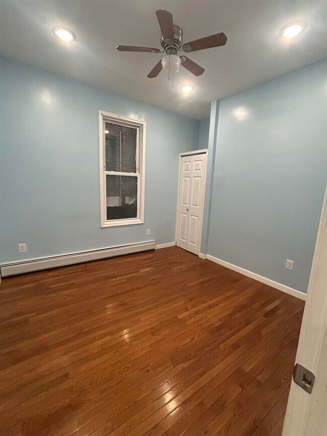 Building Photo - 72 Fairview Ave