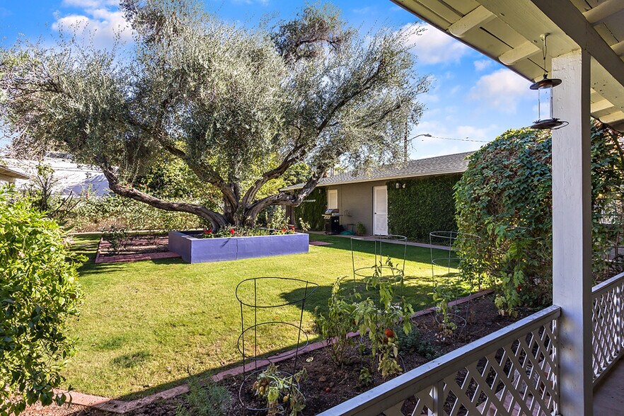 Building Photo - 543 W Coronado Rd