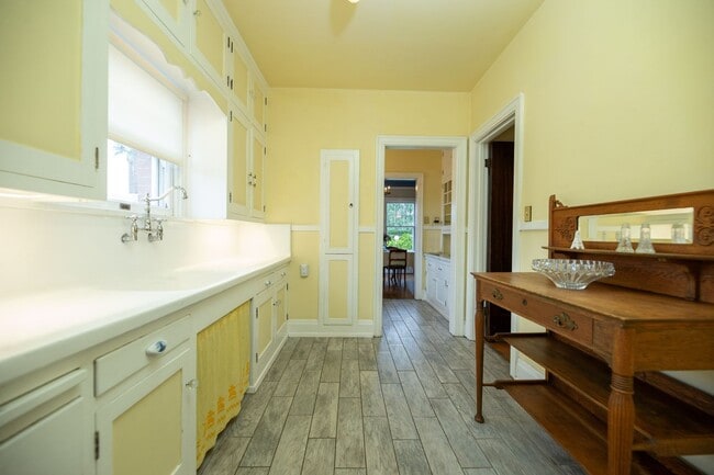 Building Photo - WONDERFUL HISTORIC 5 BED 3 BATH PROPERTY WITH CARRIAGE HOUSE