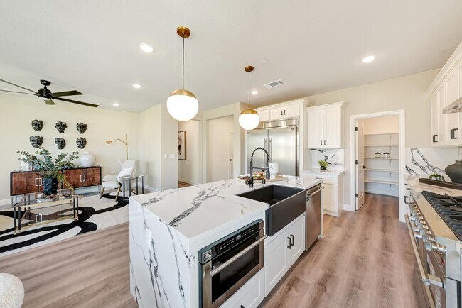 Building Photo - 168 N Falcon Ave