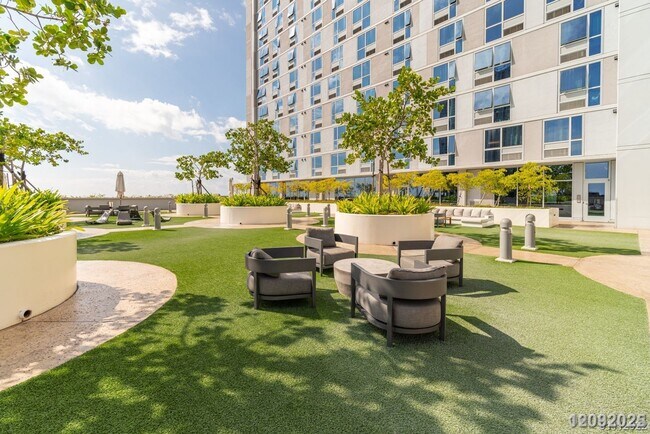 Building Photo - Ke Kilohana –$2700 Modern 1 Bed / 1 Bath Condo with Parking in Ward Village