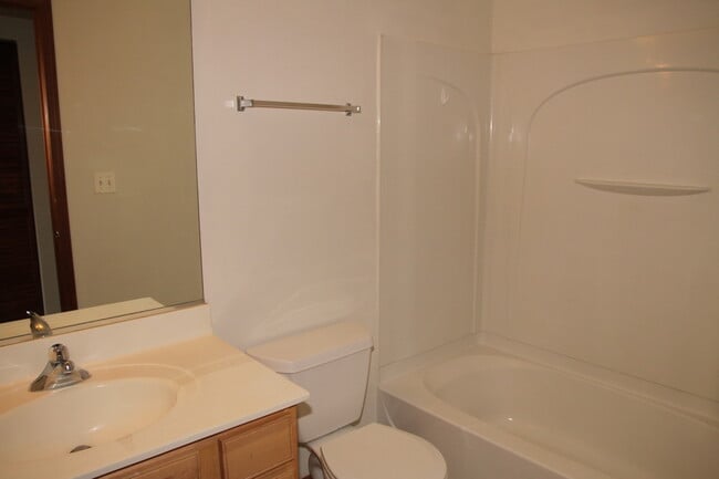 Building Photo - 694 Lincoln Station Dr