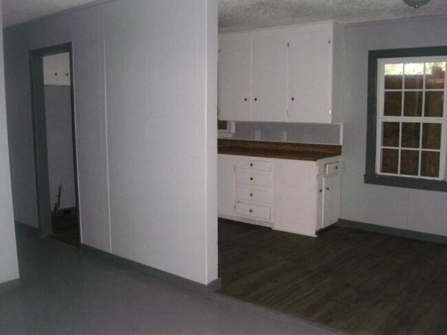 Building Photo - 2468 N Vandalia Ave