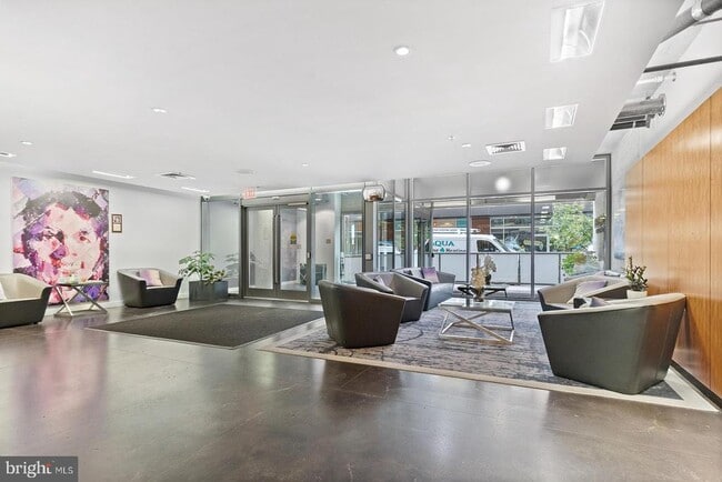 Building Photo - 1352 South St