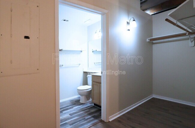 Building Photo - 200 Main St