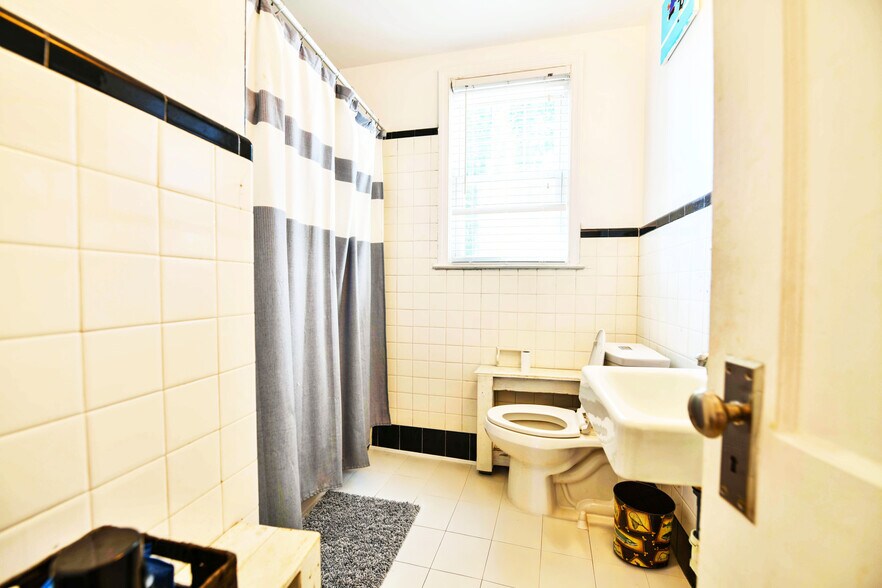 Building Photo - 2714 Forest Dr