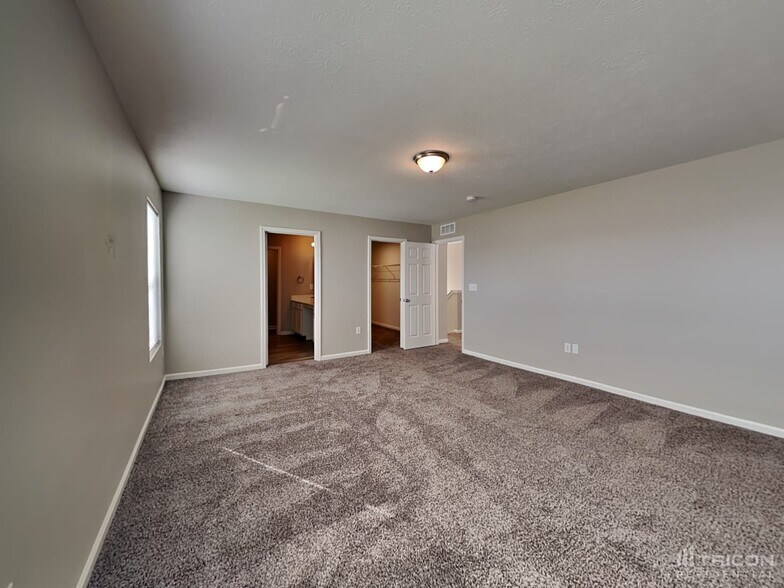 Building Photo - 2446 Creek Bank Dr