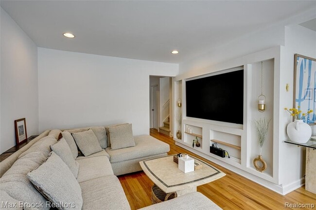 Building Photo - 1460 Cole St