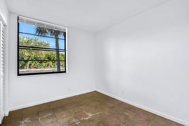 Building Photo - 210 Lake Pointe Dr