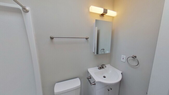 Building Photo - 3607 Fernhill Ave