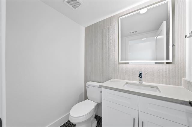 Building Photo - 7207 Mohawk Dr