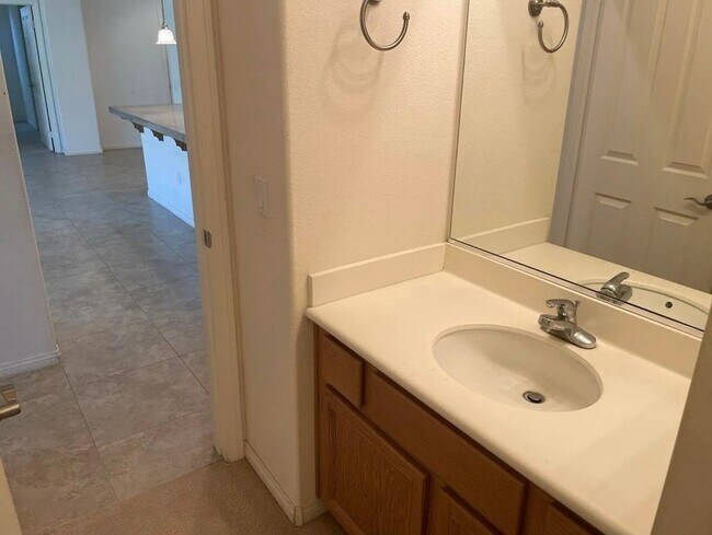 Building Photo - Gated Community in North Indio
