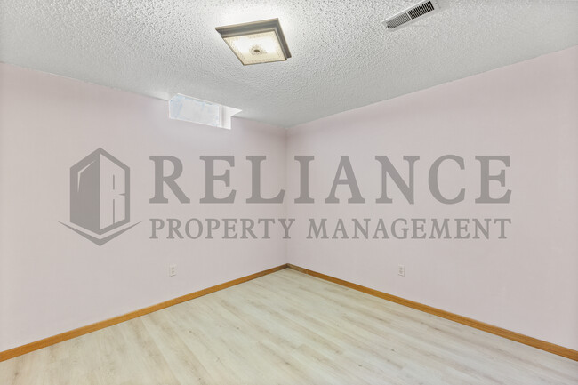 Building Photo - 510 N Parkridge St
