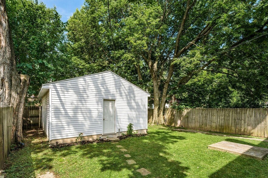Building Photo - 397 Stoddart Ave