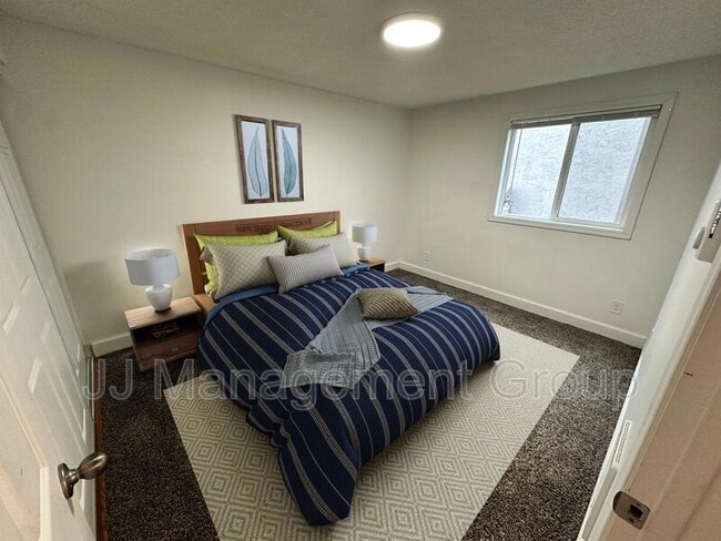 Building Photo - 230 E 7th Ave