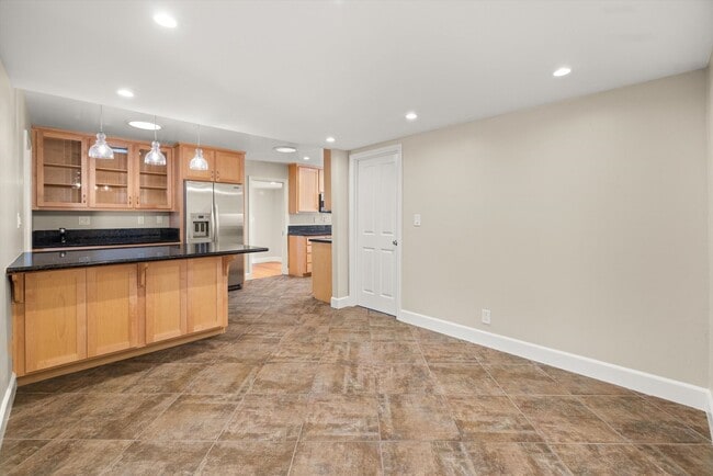 Building Photo - 504 Consuelo Dr