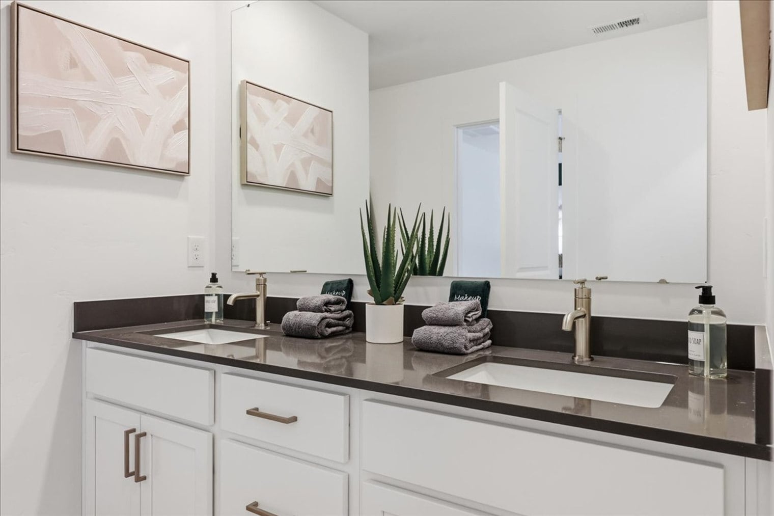 Building Photo - 4226 W Perspective St